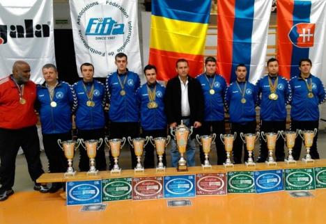 Cu opt salontani în lot, România a dominat Campionatul Mondial de fotbal-tenis